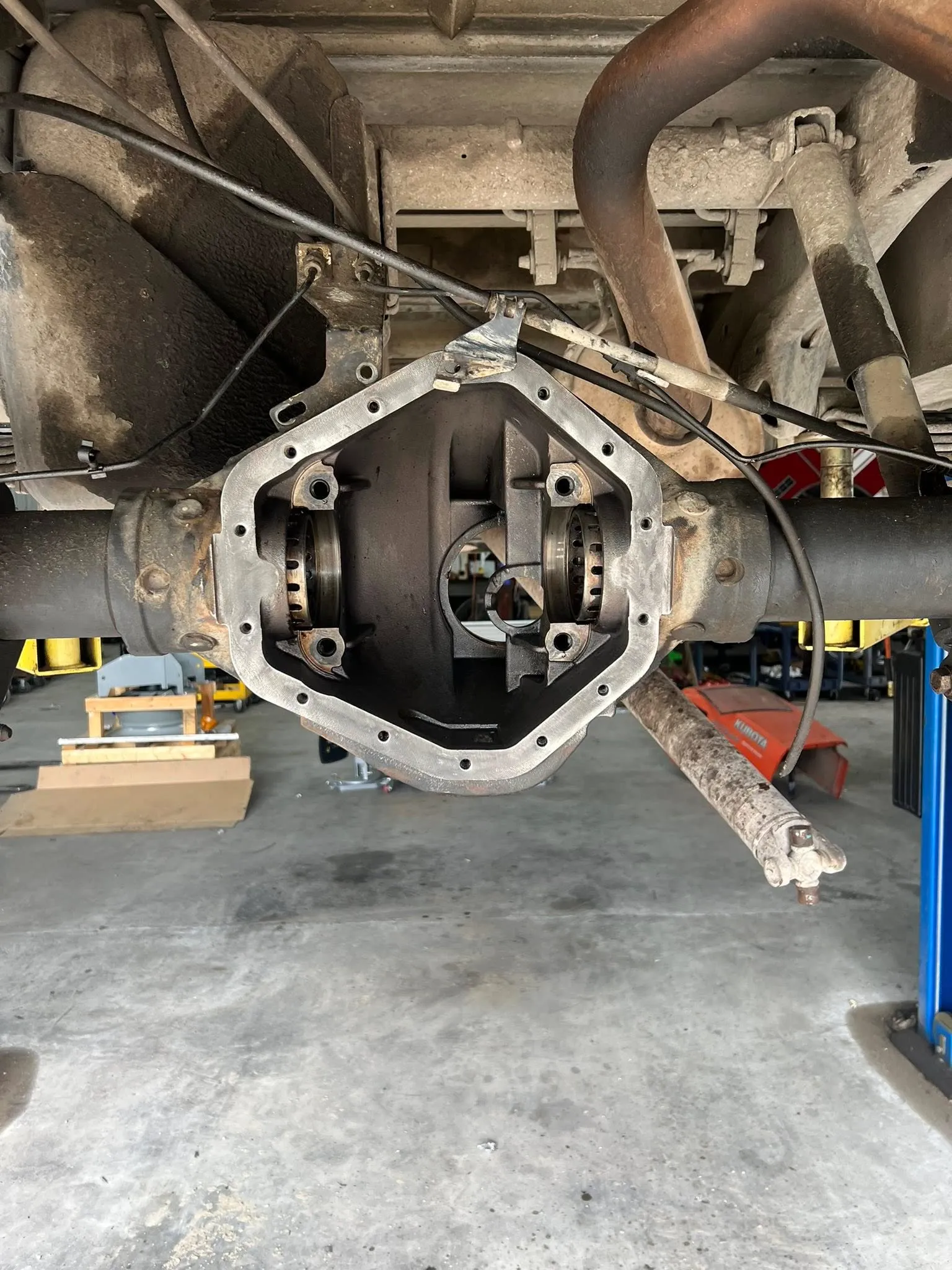 Truck differential carrier opened up from underneath on the lift